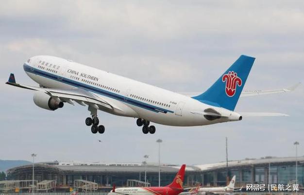 翼哥榜单 国内十大客运航空公司排名，营业收入与机队规模双维度解析